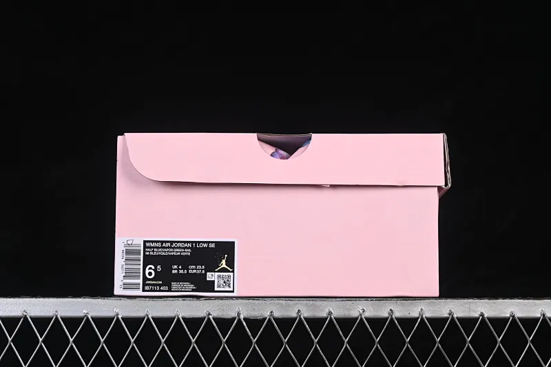 All categories Air Jordan Jordan series basketball shoes Air Jordan 1 Low Air Jordan 1 Low AJ1 Joe 1 Valentine's Day limited low-top retro cultural basketball shoes IB7113-403